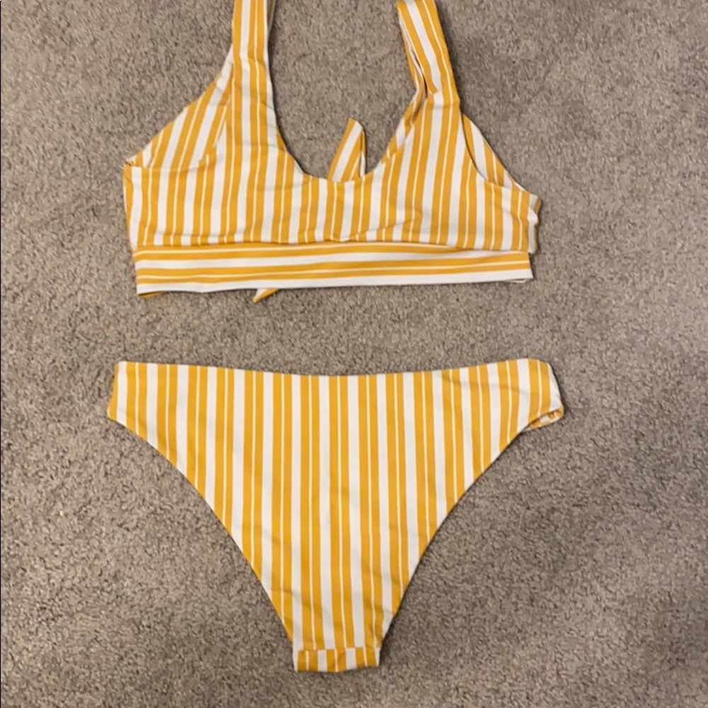 Bathing suit - Picture 3 of 3